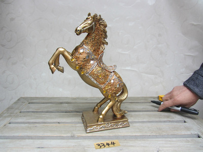 經(jīng)典奔馳駿馬樹(shù)脂工藝品批發(fā)分析 品牌、材質(zhì)與市場(chǎng)價(jià)格解讀